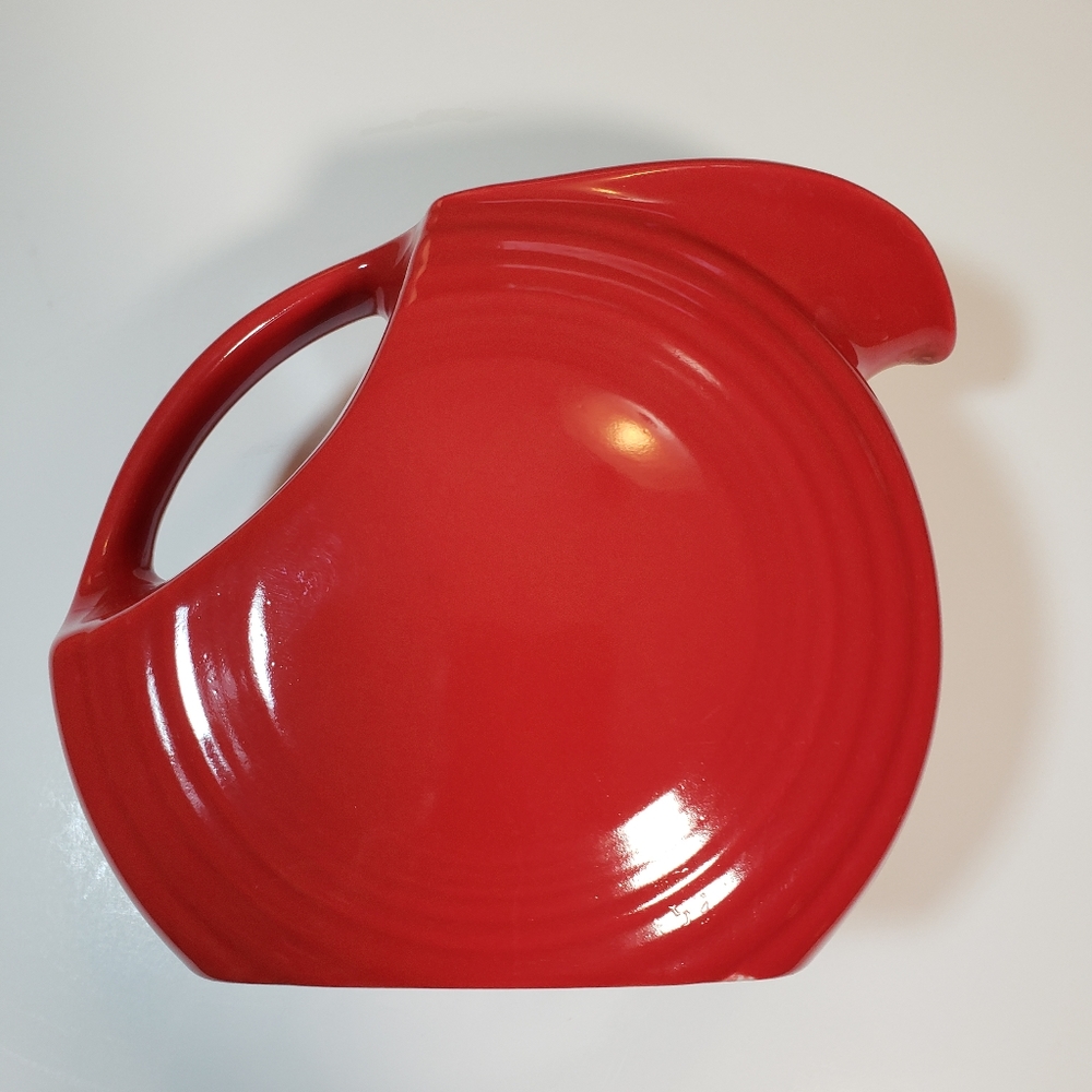 Fiestaware Fiesta Large Disc Pitcher  Homer Laughlin China in Scarlet Red